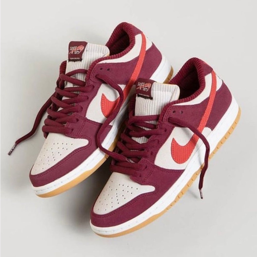 NIKE SB DUNK LOW SKATE LIKE A GIRL (Size 6M)